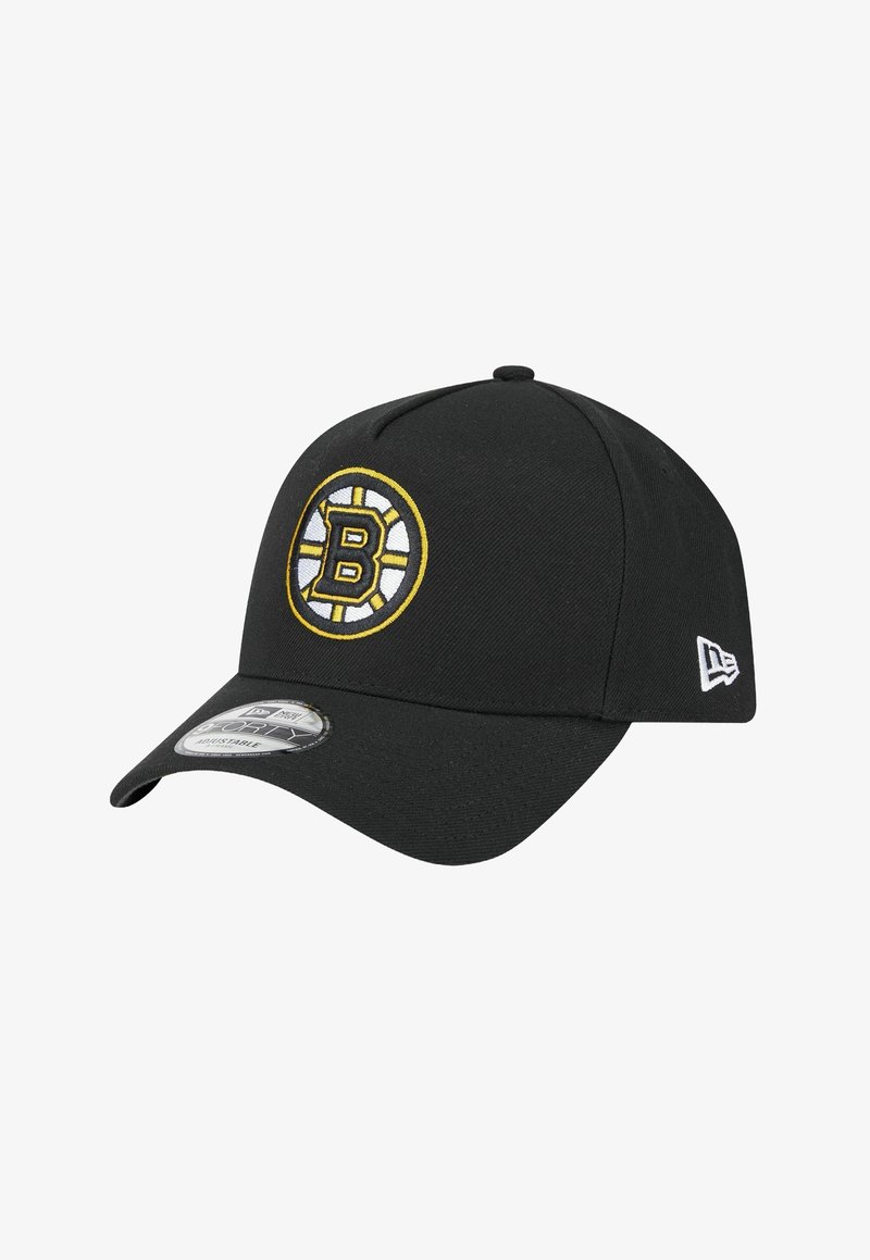 Casquette de baseball noire avec logo brodé des Boston Bruins en jaune et blanc, visière incurvée et tissu texturé. Taille ajustable.