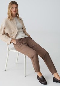 OPUS MYHA - Stoffhose - cocoa