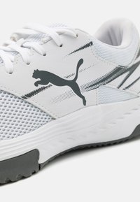 Puma VARION II UNISEX - Boty na házenou - white/shadow gray