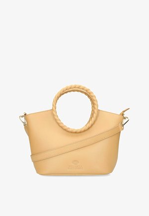 Tan leren handtas met een gedraaid, cirkelvormig handvat en een verstelbare riem. Heeft minimale stiknaad en een geperst logo aan de onderkant.