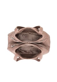 Borsa a tracolla rosa in pelle con doppie maniglie e cerniere, dotata di un ampio interno foderato con un tessuto a motivo sottile.