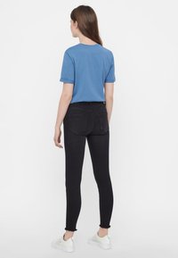 Pieces PCRIA FOLD UP SOLID TEE - Basic póló - dark blue