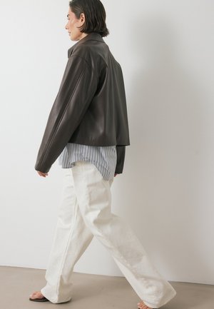 NA-KD Chaqueta de cuero sintético - brown