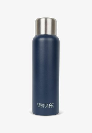 Borraccia termica blu scuro con tappo a vite argento e logo "Regatta Great Outdoors" vicino alla base.