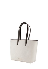 Beżowa torba na ramię z subtelnym geometrycznym wzorem, ciemnobrązowe skórzane uchwyty oraz złote logo marki z przodu.