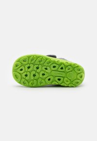 Superfit HAPPY OCTI UNISEX - Chaussons - grau/grün