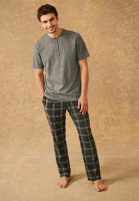 Next MOTIONFLEX COSY SET STANDARD - Nattplagg set - grey black check