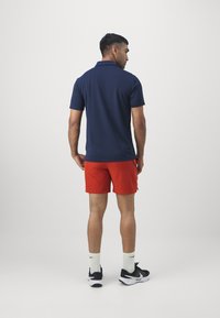 Nike Performance Pantalón corto de deporte - dragon red/burgundy crush/white