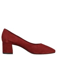 Escarpin femme en daim rouge à talon bas bloc, bout pointu et semelle noire, présenté de profil gauche sur fond blanc.