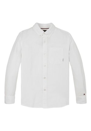 Biała koszula na długi rękaw z guzikami, kieszenią na piersi, zapinanym kołnierzykiem i logo na lewym mankiecie.