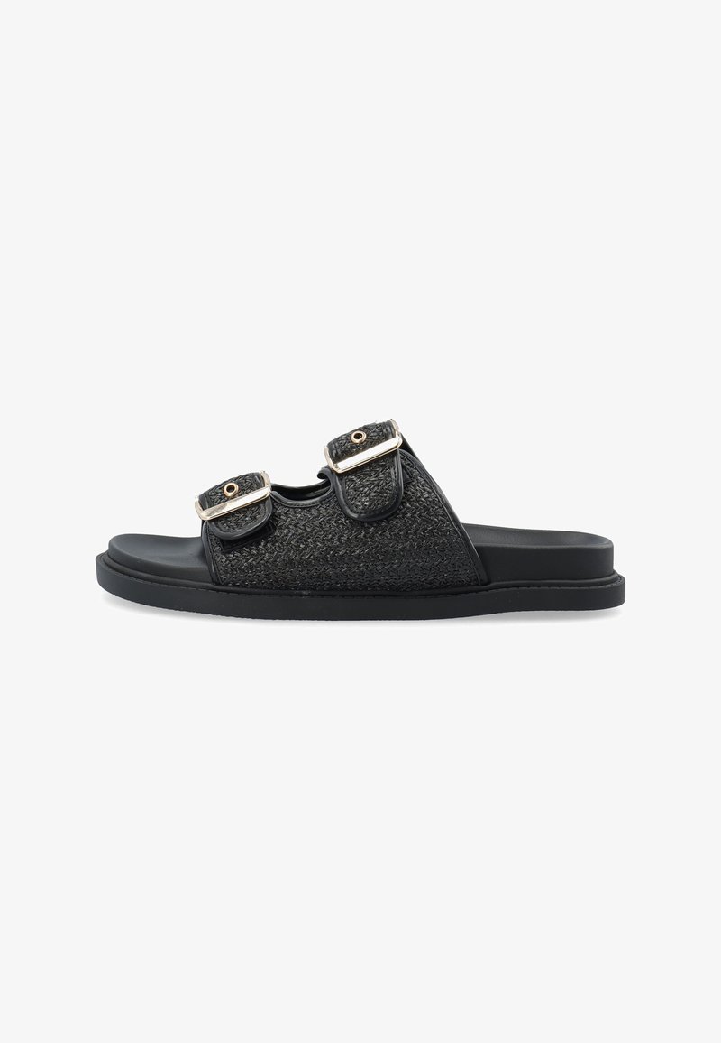 Schwarze Rutschsandalen mit gewebtem Obermaterial, ausgestattet mit zwei verstellbaren Riemen mit goldenen Akzenten. Flache Gummisohle für Komfort.
