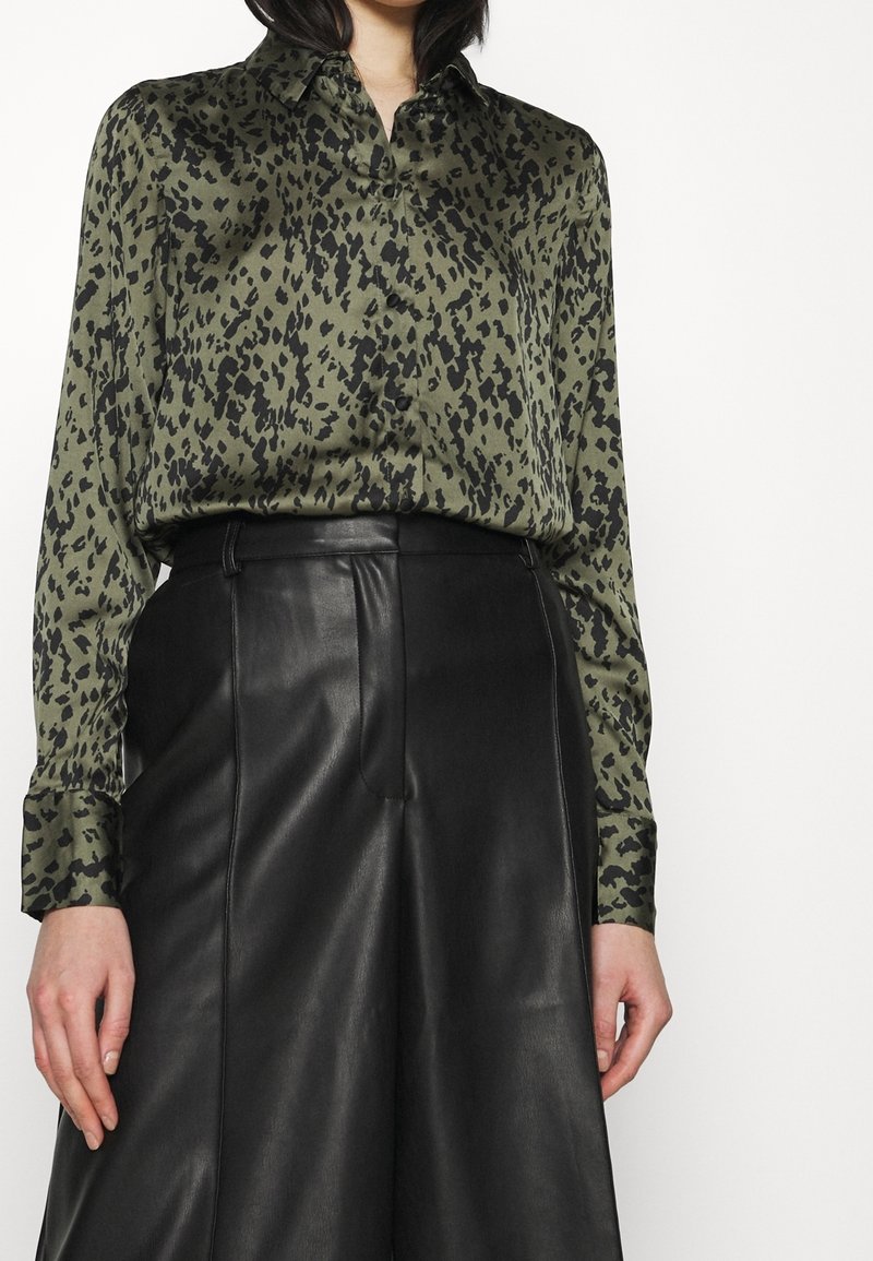 Vero Moda Chemisier - mottled olive