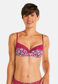 Soutien-gorge en dentelle bourgogne avec broderies florales en rose et vert, doté de fines bretelles réglables et d'un décolleté plongeant.