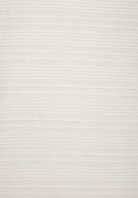 Strukturierter Stoff mit horizontalem geripptem Muster in hellcreme Farbe. Weiche Textur, gleichmäßige Oberfläche und subtile Schattierungsvariationen.