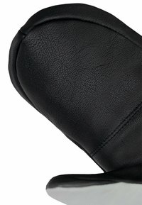 Schwarzer Lederofenhandschuh mit strukturiertem Oberflächen, geschwungener Form und kontrastierender weißer Innenseite. Verfügt über Nähte und einen verstärkten Ärmel.