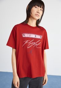 Jordan JORDAN FLIGHT HERITAGE - Trükipildiga T-särk - dune red/dusty peach