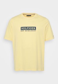 COLOUR TO COLOR GRAPHIC TEE - Triko s potiskem - citronella