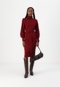 VILA VIAMANDA TURTLE NECK DRESS - Stickad klänning - cabernet