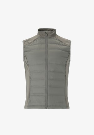 Lätt, ärmlös väst i grått med hög krage, vadderad textur, dragkedja fram och subtil märkning på fållen.