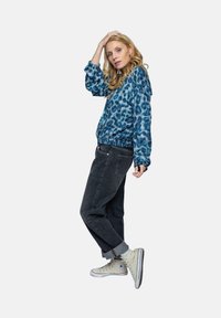 Emily van den Bergh Overhemdblouse - silver aqua leo