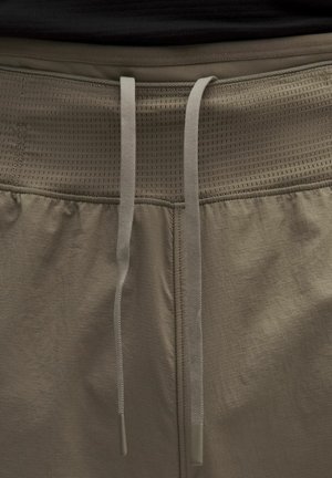 lululemon, FAST AND FREE COLD-WEATHER RUN - Pantalon de survêtement - cypress forest cypress forest