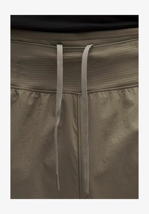 lululemon, FAST AND FREE COLD-WEATHER RUN - Pantalon de survêtement - cypress forest cypress forest