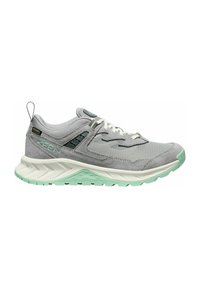 Scarpa sportiva grigia con materiali in rete e suede, lacci bianchi e suola verde menta. Presenta motivi textured e una linguetta sul tallone.