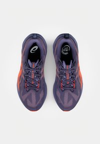 ASICS NOVABLAST 5 - Cestná bežecká obuv - greyish purple/coral reef