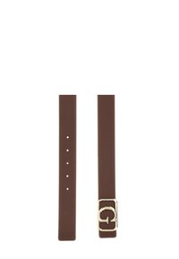 Cintura in pelle marrone con una fibbia in metallo dorato con un logo distintivo, cinque fori regolabili e una finitura liscia.