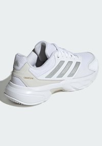 adidas Performance COURTJAM CONTROL - Teniso bateliai įvairiai dangai - cloud white   silver metallic   grey one