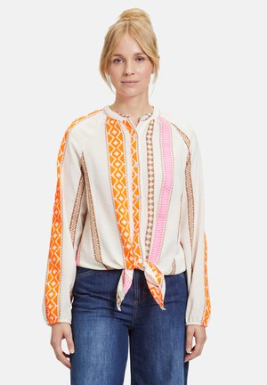 MIT SCHLEIFENKNOTEN - Button-down blouse - nature orange