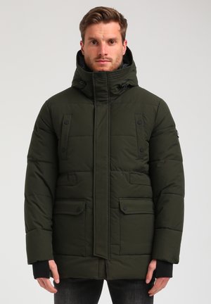 Padded green parka jacket with a high collar, front snap pockets, adjustable hood, and ribbed cuffs. Smooth texture and streamlined design.
