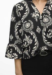 Vero Moda ZERA - Bluza - black