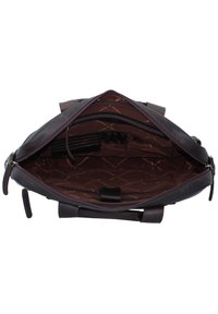 Braune Lederhandtasche mit einem Reißverschluss, die ein gefüttertes Innenleben, mehrere Fächer und elastische Slots zur Organisation zeigt.