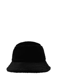 Svart bøttehatt laget av myk faux pels, med en strukturert topp og en bred, teksturert skjerm for ekstra stil og varme.