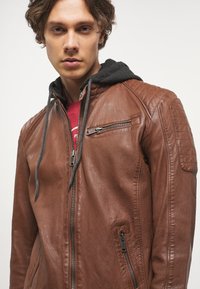 Mustang Skinnjacka - braun