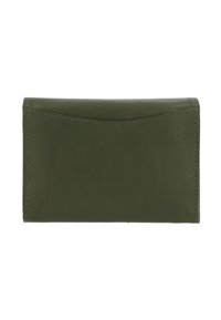 Portafoglio in pelle verde oliva con texture liscia, forma rettangolare e una curva decorativa in rilievo sul davanti. Bordi semplicemente cuciti.