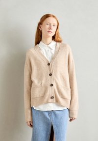 Marc O'Polo CARDIGAN LONGSLEEVE V NECK - Strickjacke - blushed camel