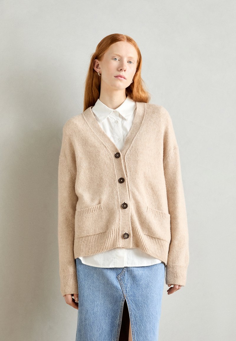Marc O'Polo CARDIGAN LONGSLEEVE V NECK - Strickjacke - blushed camel