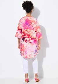 MIAMODA ALLOVER 3/4-ÄRMEL - Tuniek - hibiscus pink