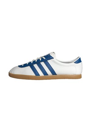 Trainers - white
