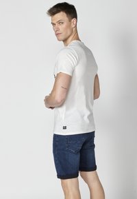 Koroshi SHORT SLEEVE  - Apdrukāts T-krekls - crudo  off white