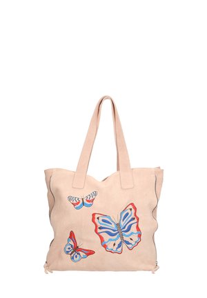 Borsa tote in suede beige con quattro farfalle ricamate in blu, rosso e bianco. Presenta spallacci robusti e dettaglio con zip su un lato.