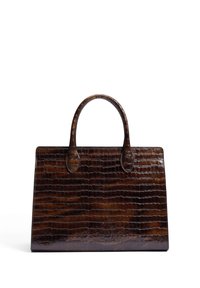 Sac à main en cuir marron foncé avec texture crocodile embossée, de forme rectangulaire, et deux poignées arrondies, présenté sur un fond blanc.