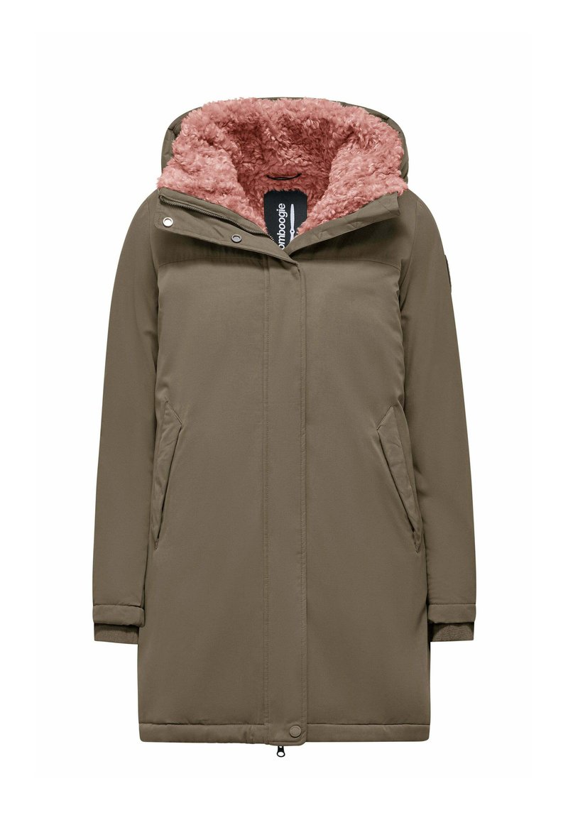 Parka di colore verde oliva con fodera morbida rosa, chiusura con zip, due tasche laterali e cappuccio. Tessuto esterno liscio, design di lunghezza media.