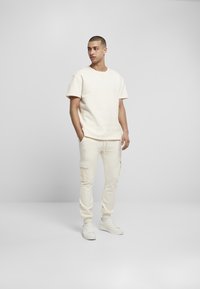 Urban Classics OVERSIZED - Navadna majica - whitesand