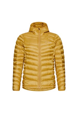 Gelbe isolierte Jacke mit Kapuze, mit durchgehendem Reißverschluss, vertikalem Steppmuster und elastischen Bündchen. Leicht und schlank im Design.