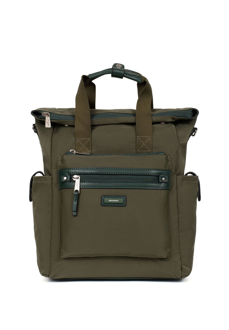 Borsa in nylon verde oliva con manici superiori doppi, tasche esterne con zip e dettagli lucidi. Forma rettangolare con un design strutturato.