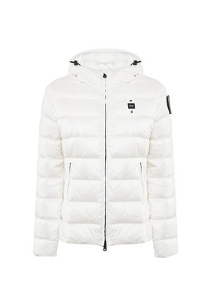 Veste matelassée blanche avec capuche, dotée d'un zip à l'avant, de deux poches latérales et d'un petit patch logo noir sur la poitrine. Design matelassé texturé.