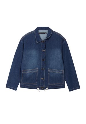 Jeansjacke in Dunkelblau mit Knopfleiste, zwei Fronttaschen und einem Kordelzug am Saum. Der Stoff hat eine glatte Textur.